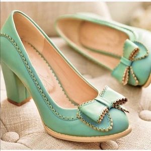 Pinup Style mint colored pumps 37 or 6.5